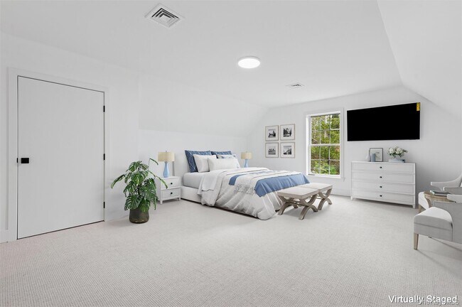 Building Photo - 4056 Noyack Rd