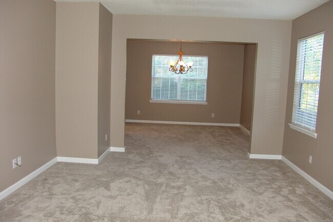 Building Photo - 1208 Pheasant Run Dr