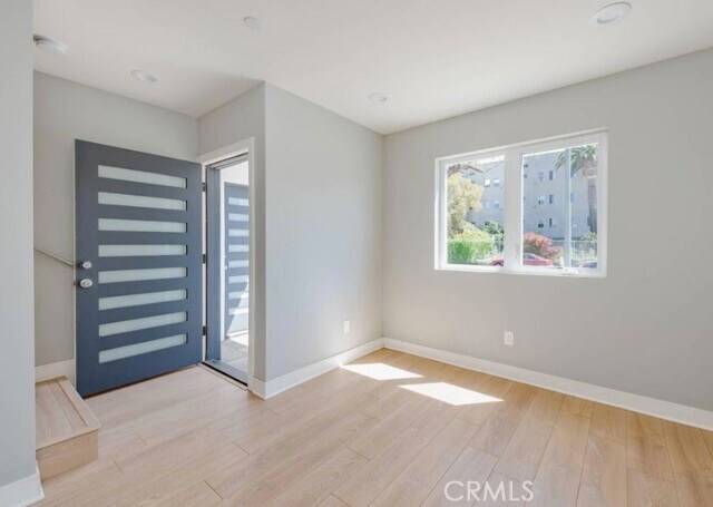 Building Photo - 427 Heliotrope Dr