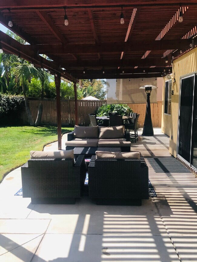 Building Photo - 1431 Robles Dr