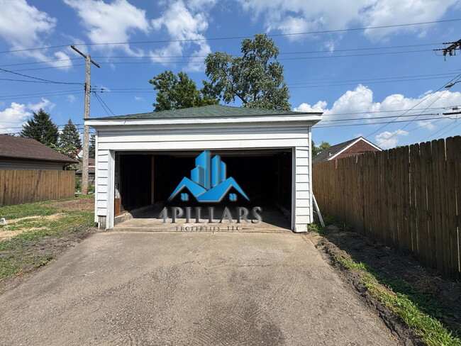 Building Photo - "Beautiful 3-Bedroom Retreat with 2 Baths ...