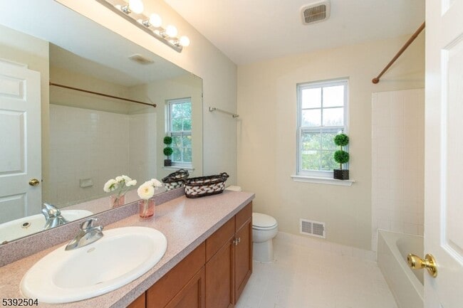 Building Photo - 36 Winding Hill Dr