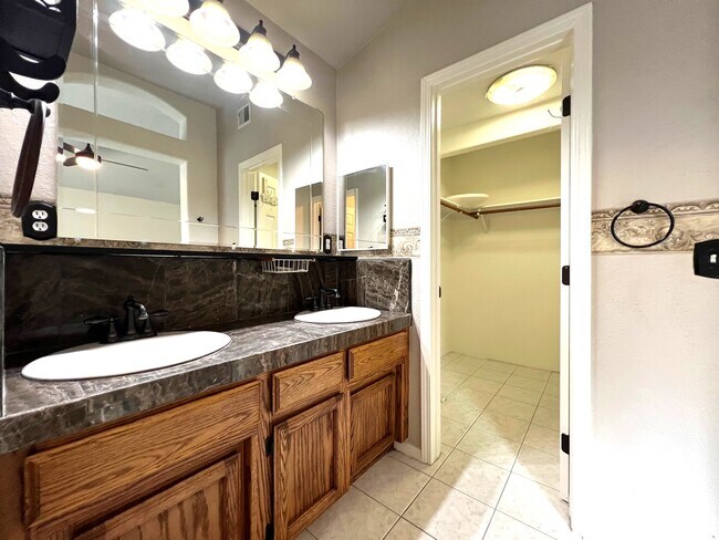 Building Photo - 3013 Verdugo Ln