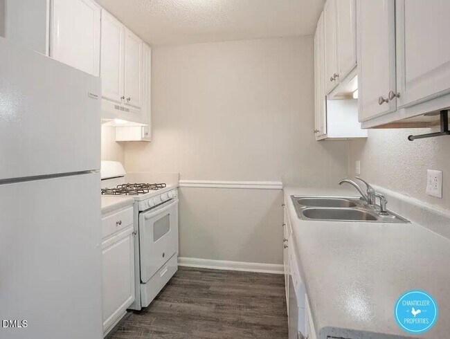 Building Photo - 25 Creekside Cir