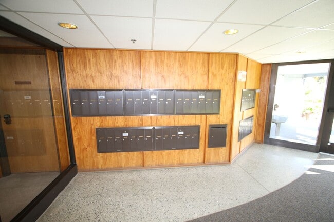 Building Photo - 600 W 76th Ave
