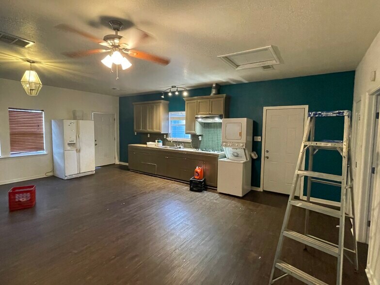 Studio house - 1934 July St