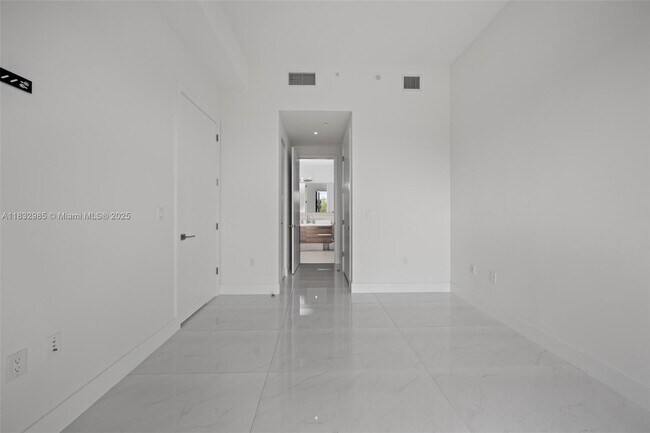 Building Photo - 301 Altara Ave