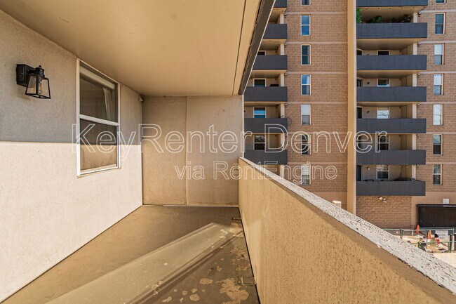 Building Photo - 601 W 11th Ave