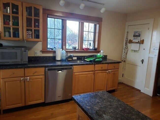 Building Photo - 60 Elliot Ave