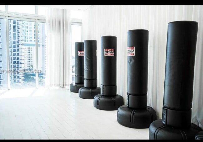 Building Photo - 475 Brickell Ave