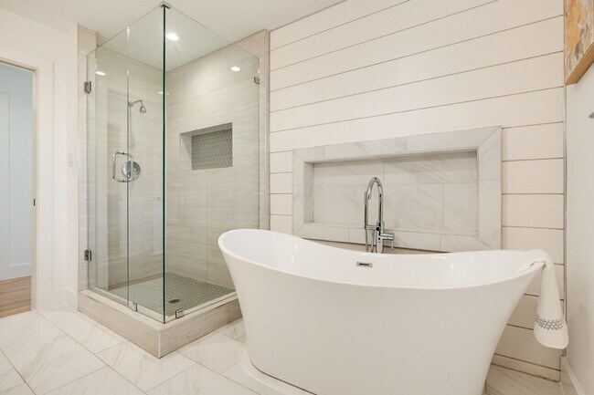 Building Photo - Modern Preston Hollow-Area Home with Resort-Style Services