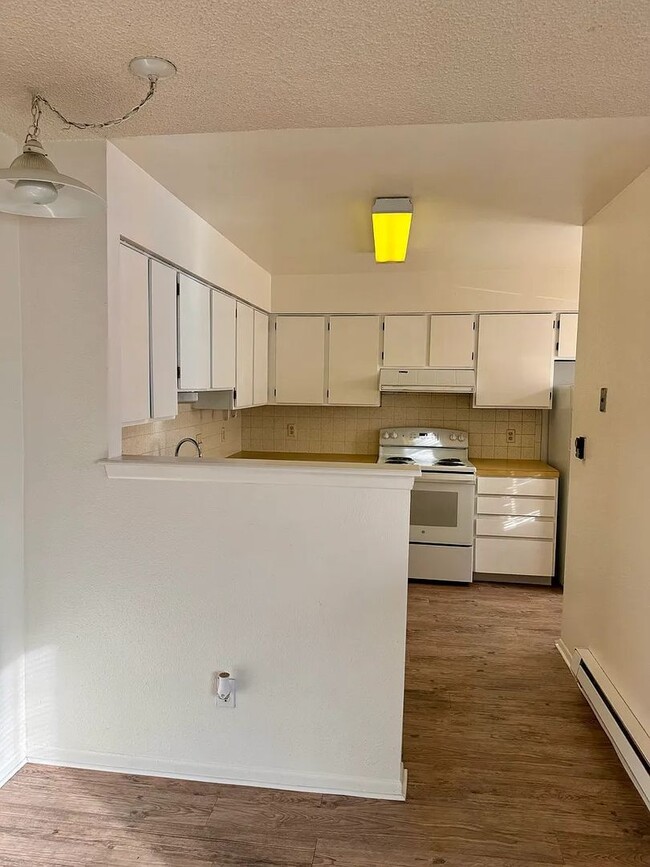 Building Photo - Two Bedroom Condo With  Garage Available F...