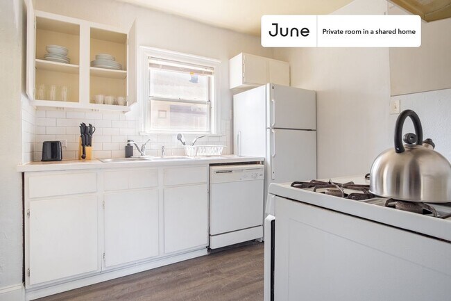 Building Photo - Room in Shared 4 bed/2 bath home