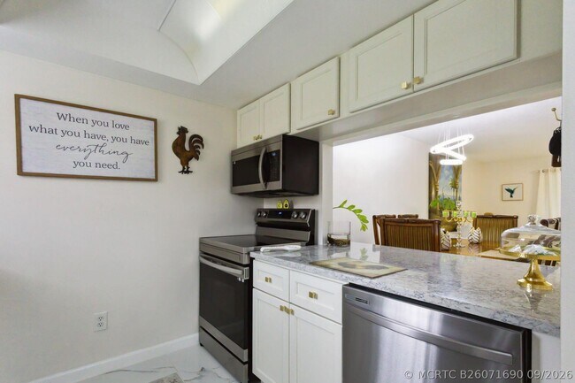 Building Photo - 368 Waterside Dr