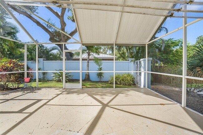 Building Photo - 500 Gardenia Ln