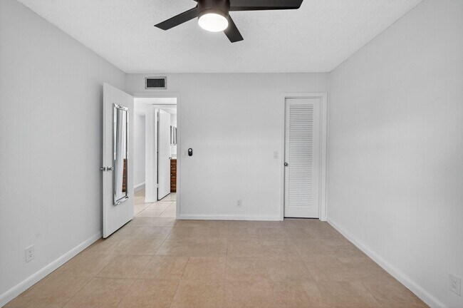 Building Photo - 341 Capri H