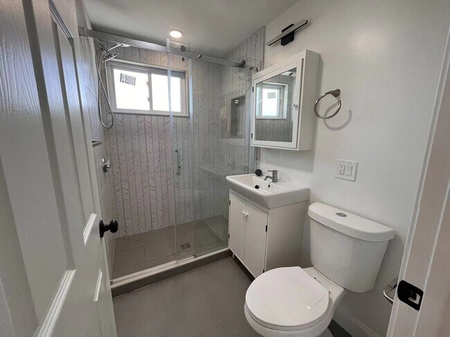 Building Photo - HOT SOMERVILLE LISTING!!!!!