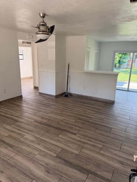 Building Photo - 6323 Ravinnia Dr