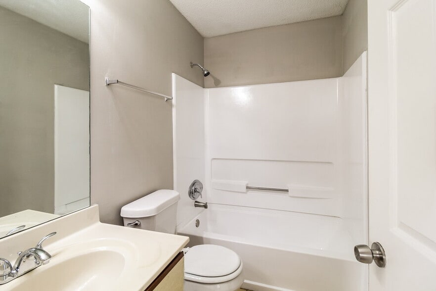 Building Photo - 6229 Creekford Ln