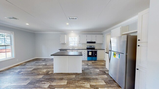 Building Photo - 3/2 Brooksville Available Now !