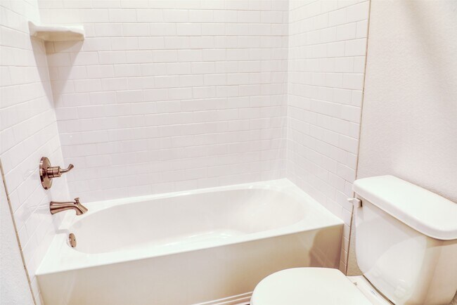 Building Photo - 410 Magnolia Ln