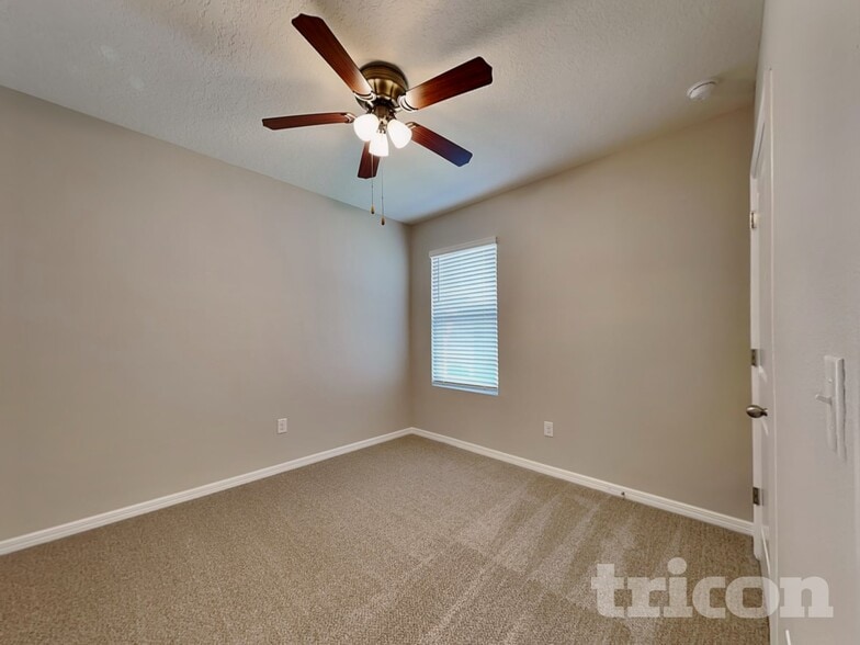 Building Photo - 6632 Seaway Dr