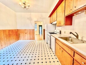 Building Photo - Prime Cow Hollow Location with Parking, Private Deck and Yard