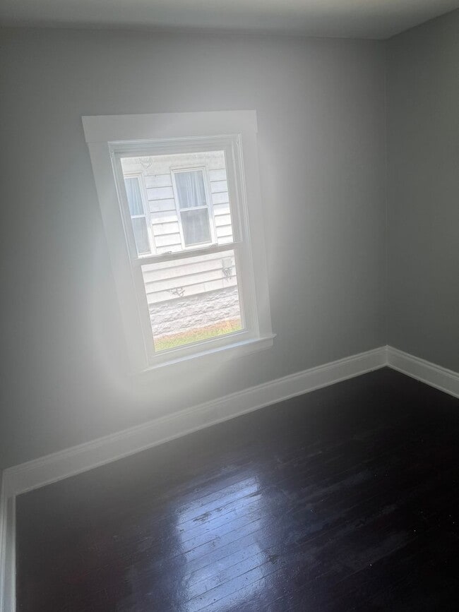 Building Photo - 1264 E 168th St