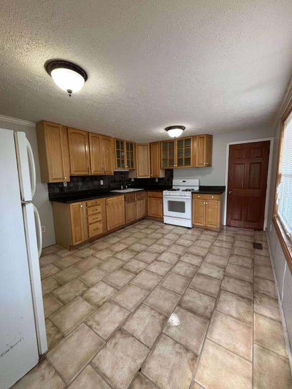 Building Photo - 2494 N Grandview Dr