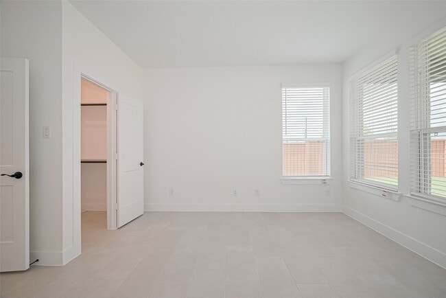 Building Photo - 7746 Meadow Mouse Ln