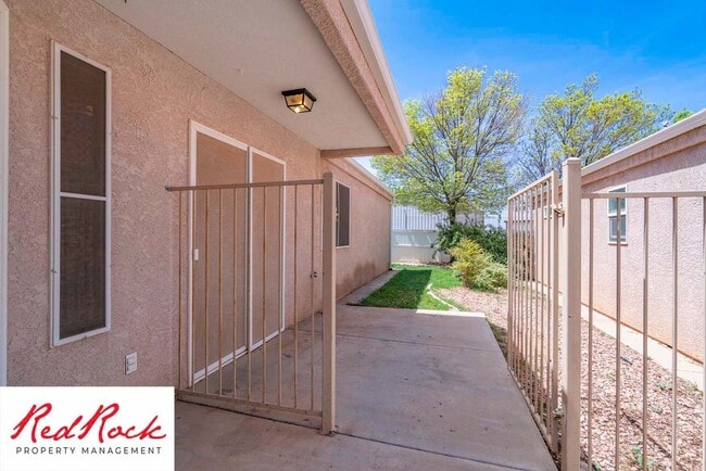 Building Photo - 3 Bed 2 Bath, 2 Car Garage with a Fully Fe...