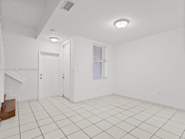 Building Photo - 10966 NW 43rd Terrace