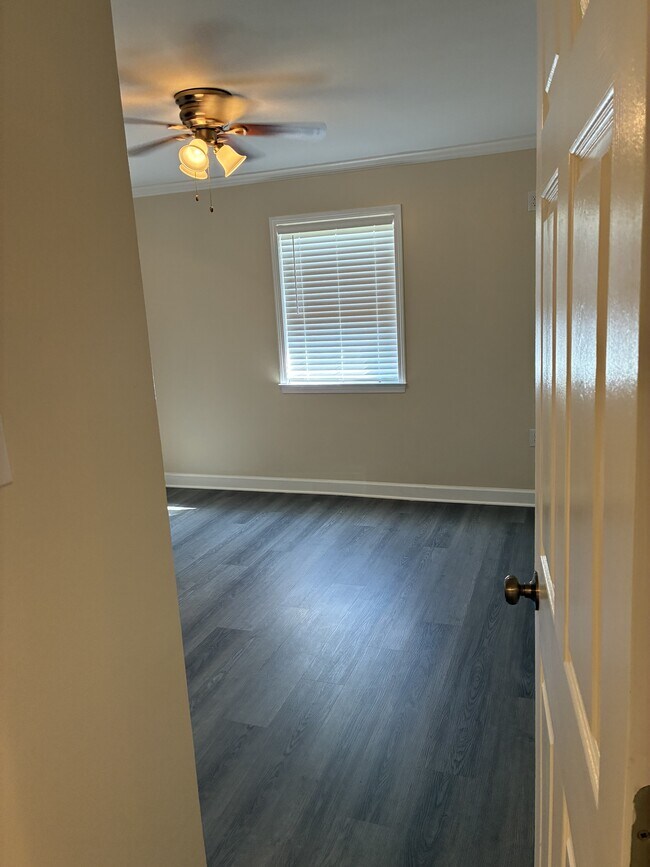 Building Photo - 1041 Hubbard St