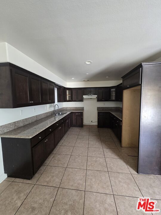 Building Photo - 8822 Orchard Ave
