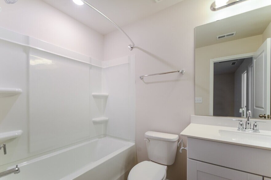 Building Photo - 217 Brook Farm Ln
