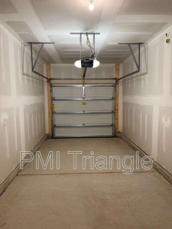 Building Photo - 138 Parker Ln