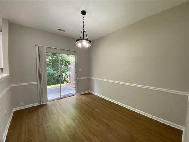 Building Photo - 677 Kenridge Dr