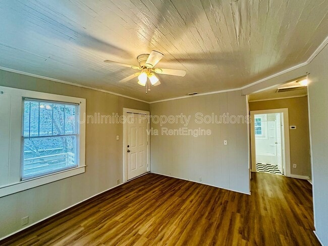 Building Photo - 1722 1/2 Orange St