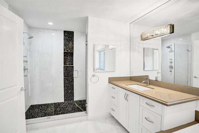 Building Photo - 26 Cayuga Rd