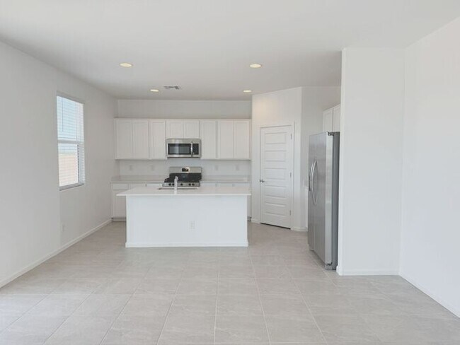 Building Photo - MOVE IN SPECIALS!! New 5-Bedroom Home in P...
