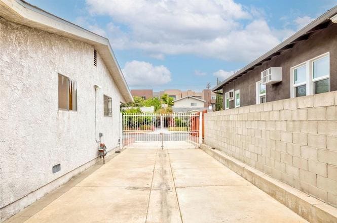 Building Photo - 708 W California Ave