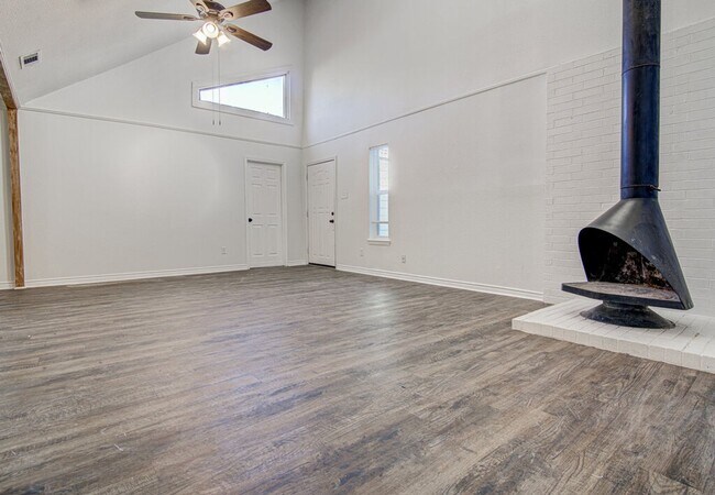 Building Photo - 1807 Briar Hill Dr