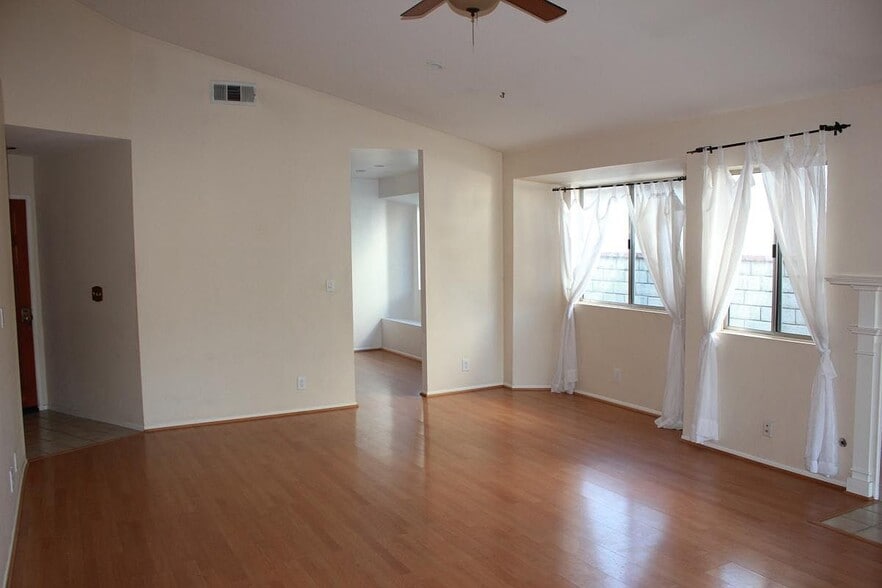 Building Photo - 28620 Avocado Pl