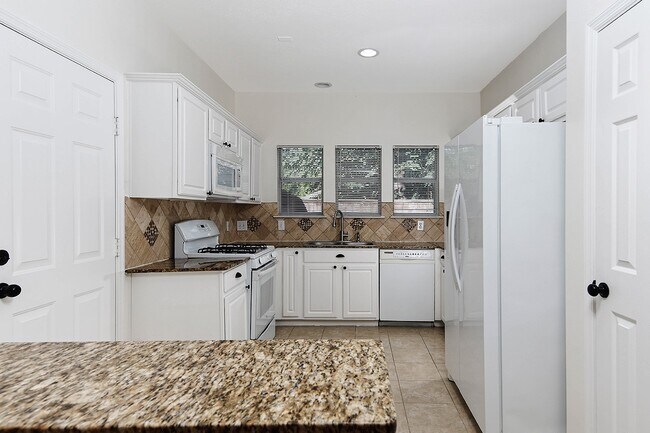 Building Photo - 35 S Avonlea Cir