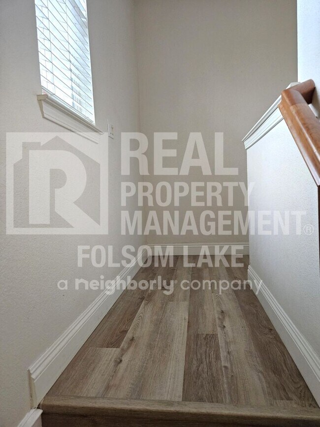 Building Photo - Spacious 3 bedroom 2.5 bath in North Natomas