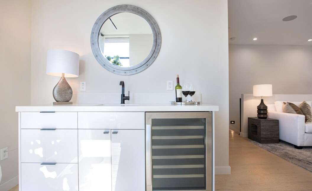 Wet-Bar - in 4th Floor Bedroom - 4429 Tujunga Ave