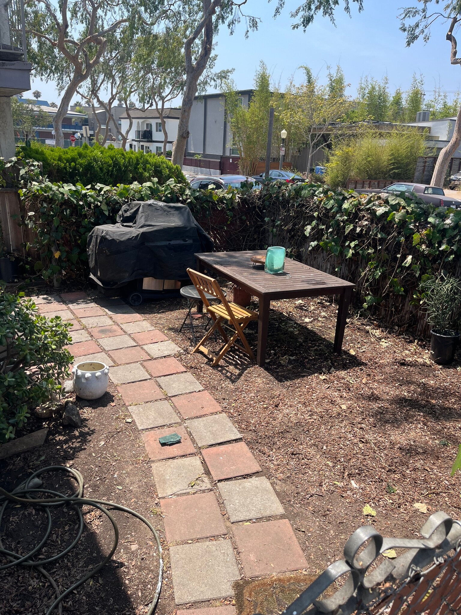 Front fenced yard - 3852 College Ave