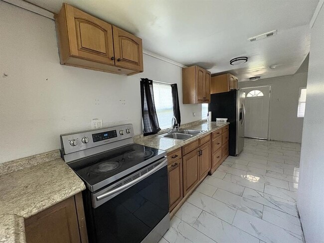 Building Photo - 227 Marveline Dr