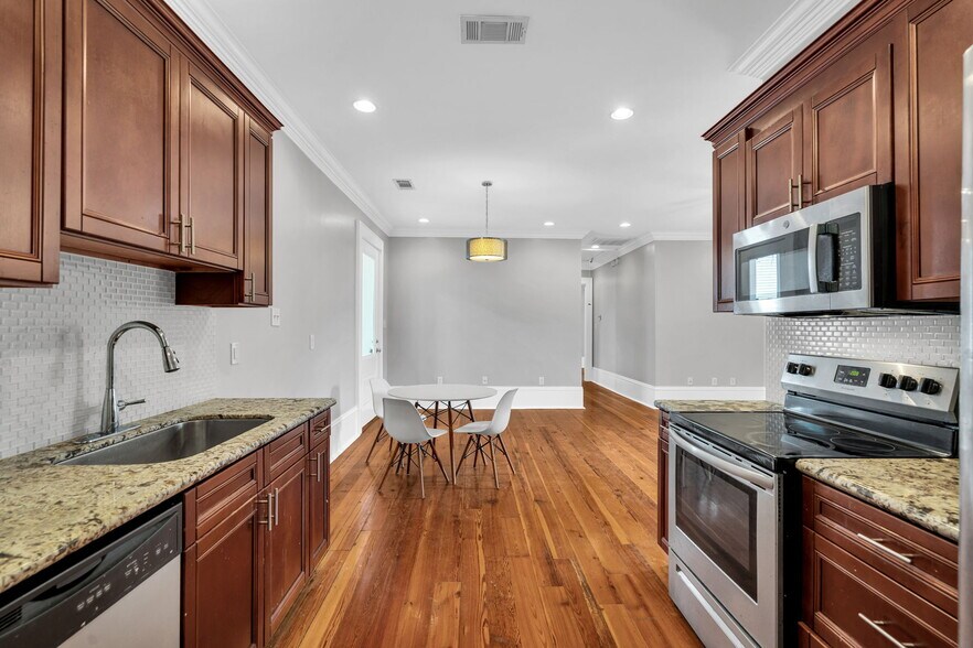 Building Photo - 1836 Baronne St