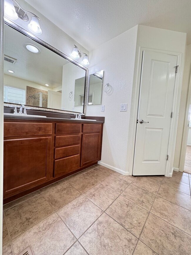 Building Photo - Beautiful Home Southeast Ft. Collilns